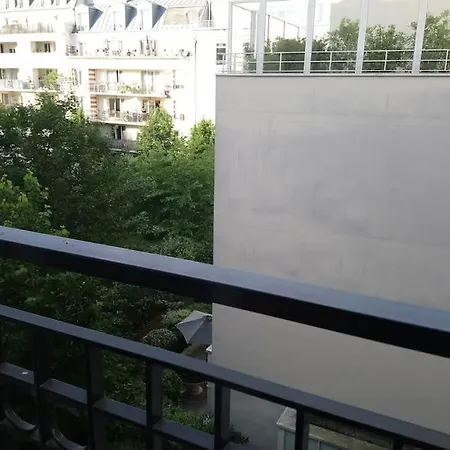 The Unforgetable At Canal De L'ourcq Parigi